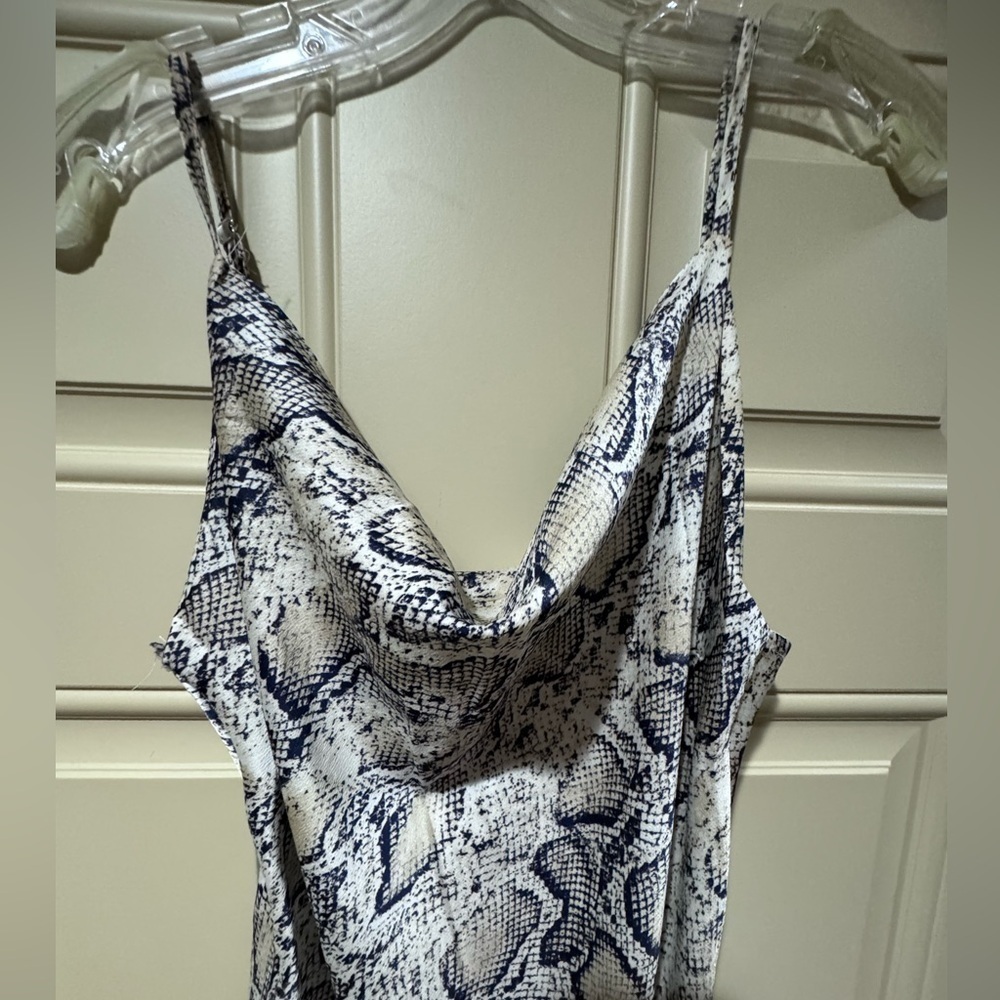 Good used condition silky mid dress. Sz m - Picture 5 of 12